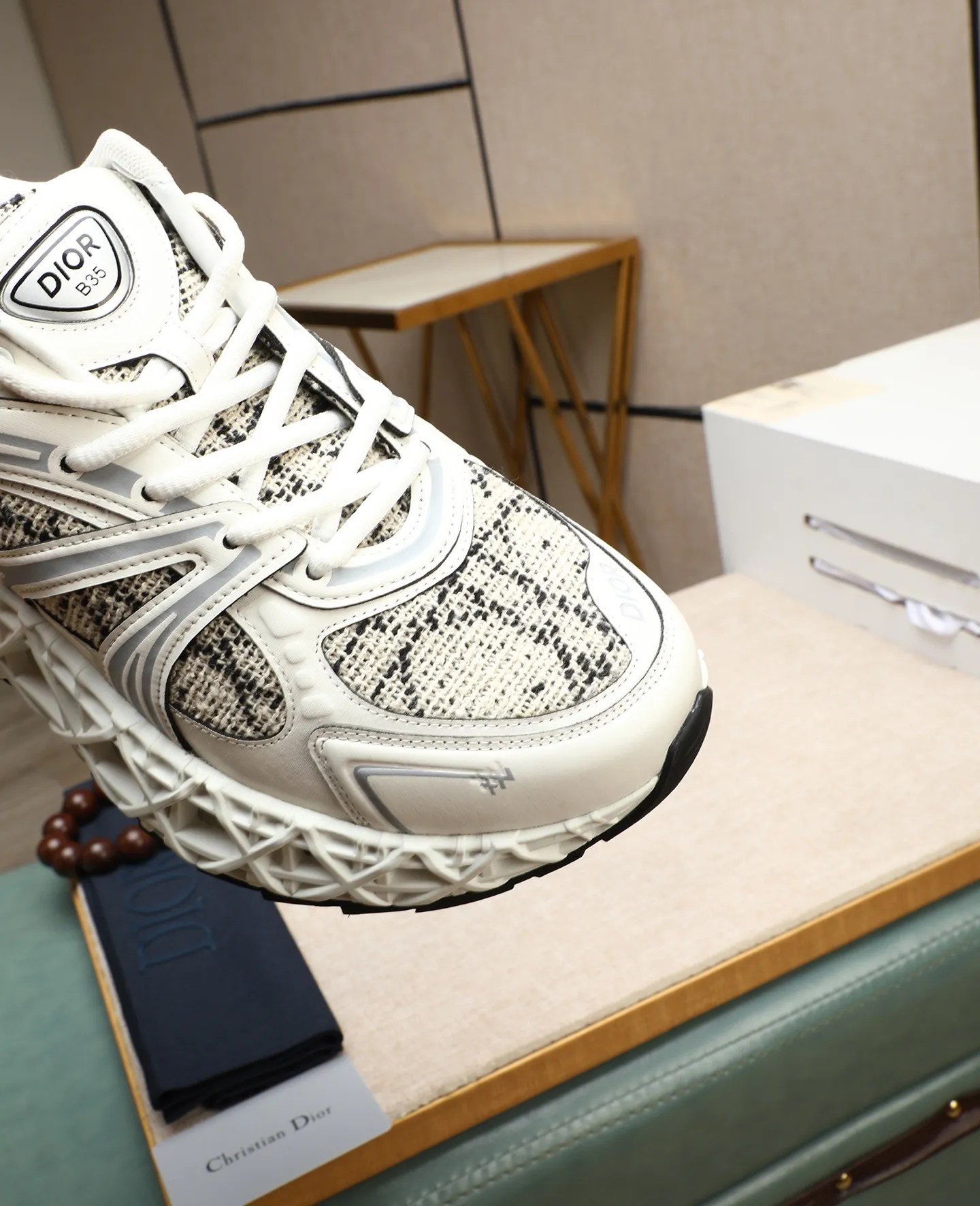 Men's shoes 💰800💰 Men's style 👦🏻Dior Dior B35 High-end quality Original casual sports shoes Upper: special environmentally friendly leather. High-frequency brand totem, brand totem cloth, tongue plastic brand logo, heel high-frequency brand logo Lining: brand canvas Original version: ultra-light TPR·rubber; two-color molded outsole Ultra-high quality control and fine workmanship: High-end, extravagance and class. Size: 39-44 (38, 45, 46, can be customized)…! !